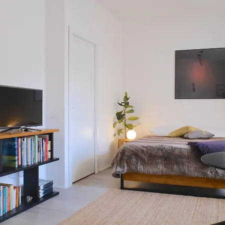 The Black Sheep Arbus